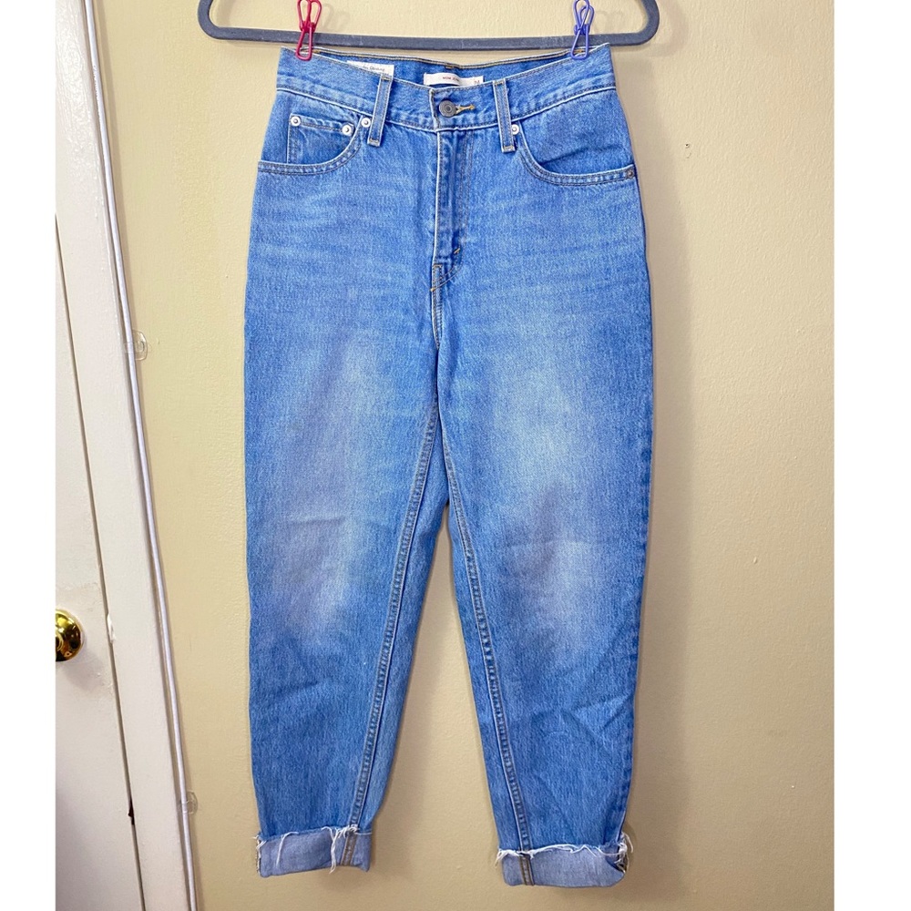 Levis Premium High rise mom jean sz 24 
Brand new w/ out tags, never worn